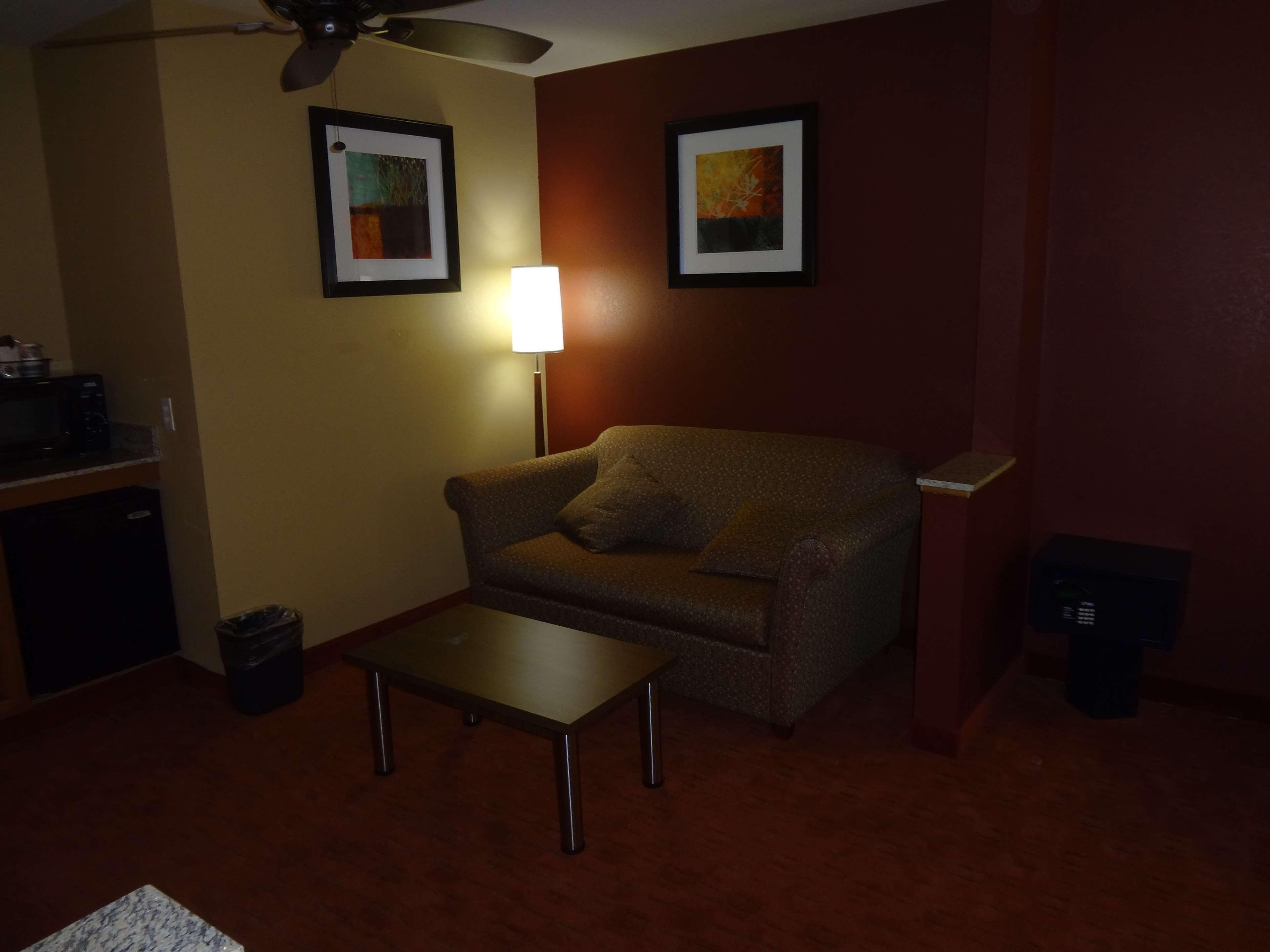 Best Western Plus Tulsa Woodland Hills Hotel And Suites Екстер'єр фото