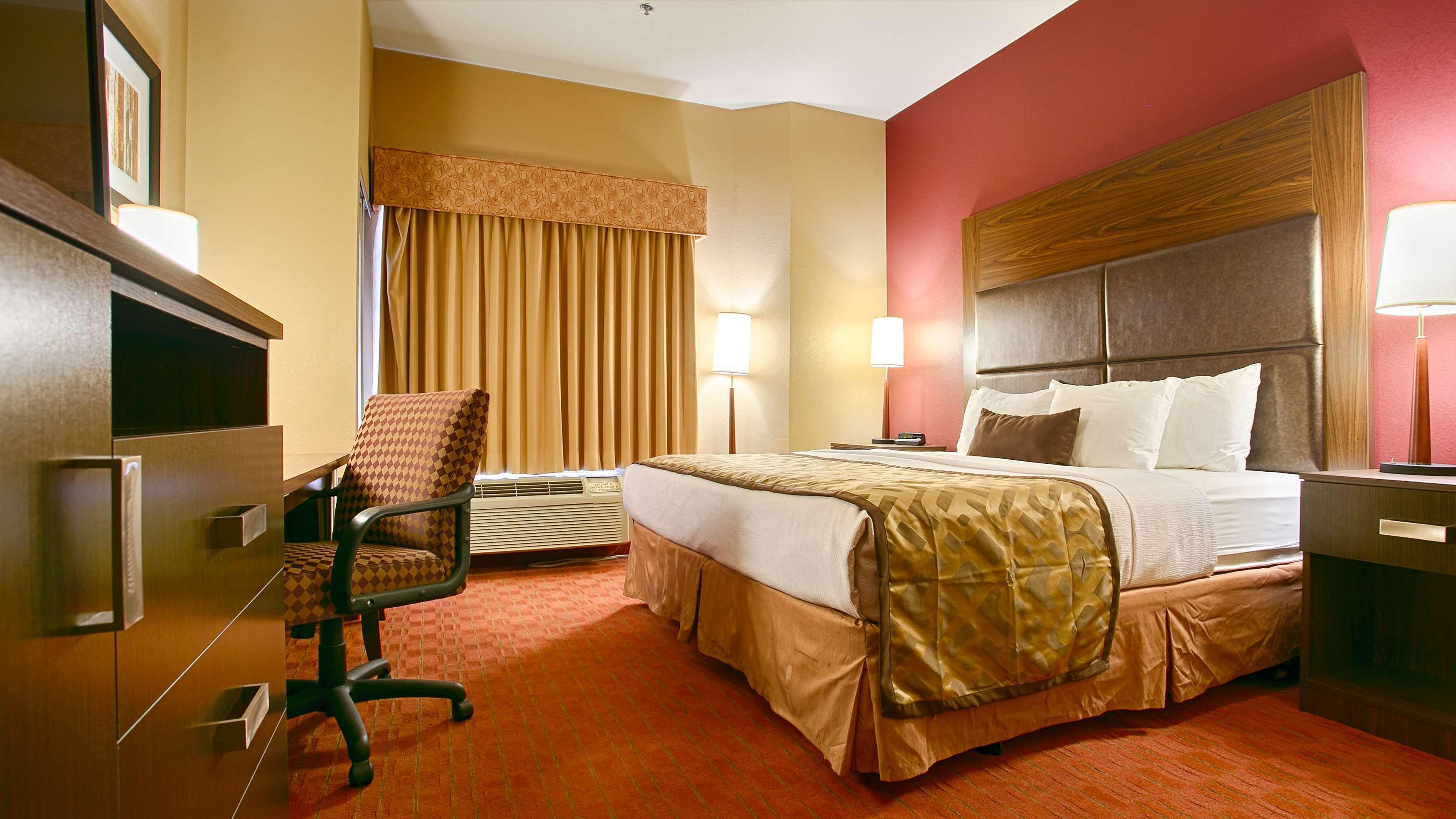 Best Western Plus Tulsa Woodland Hills Hotel And Suites Екстер'єр фото