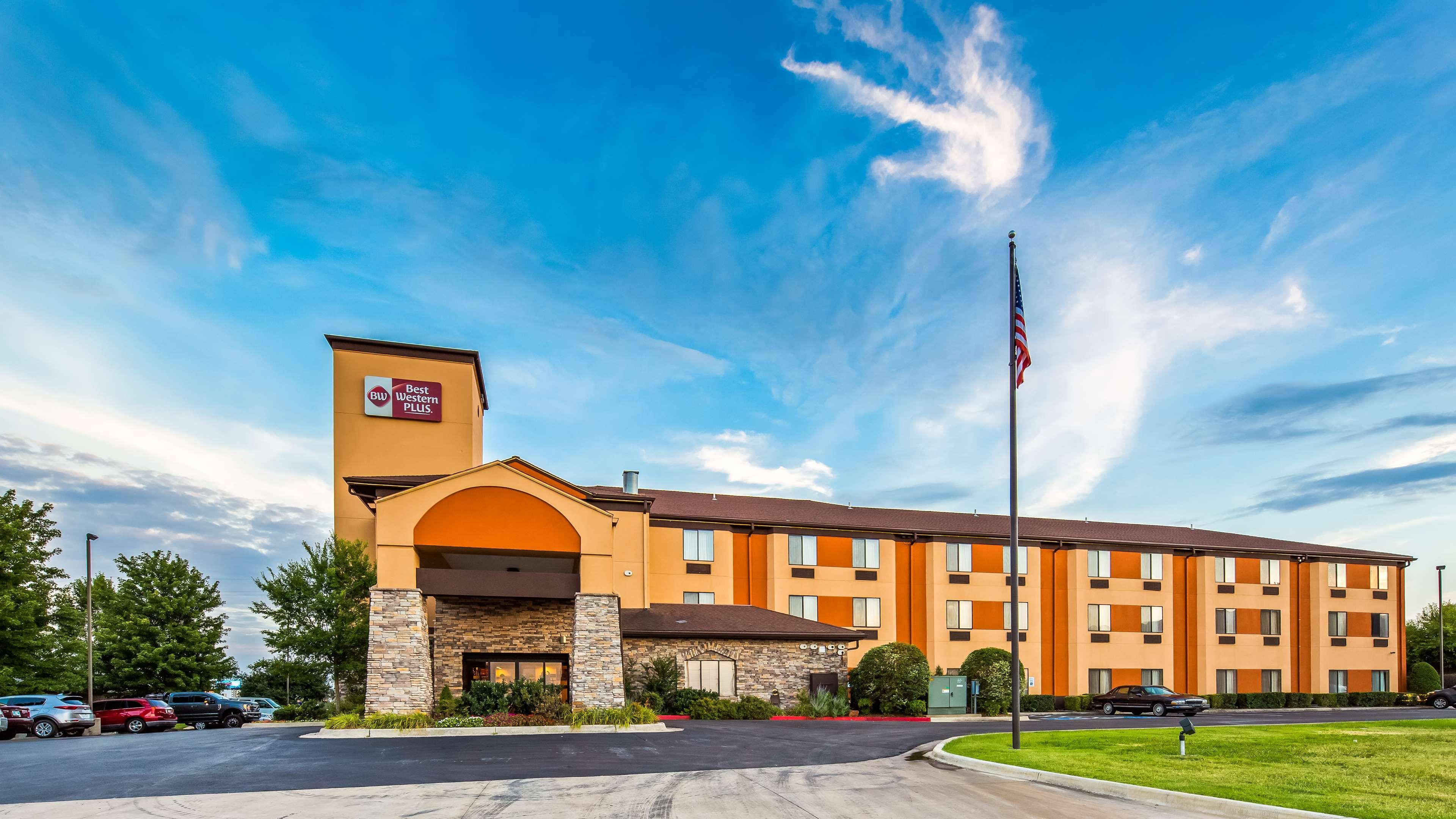 Best Western Plus Tulsa Woodland Hills Hotel And Suites Екстер'єр фото