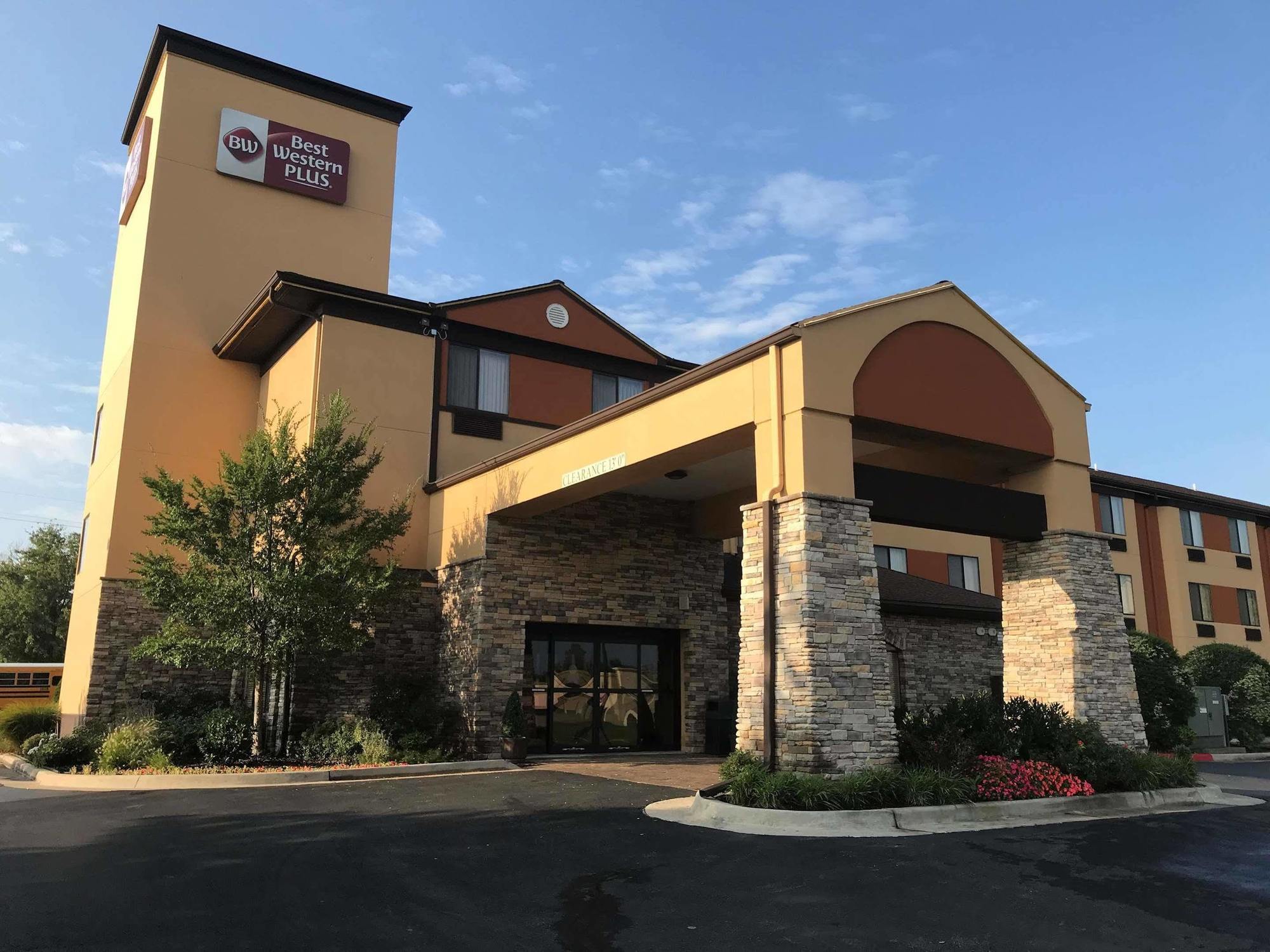 Best Western Plus Tulsa Woodland Hills Hotel And Suites Екстер'єр фото