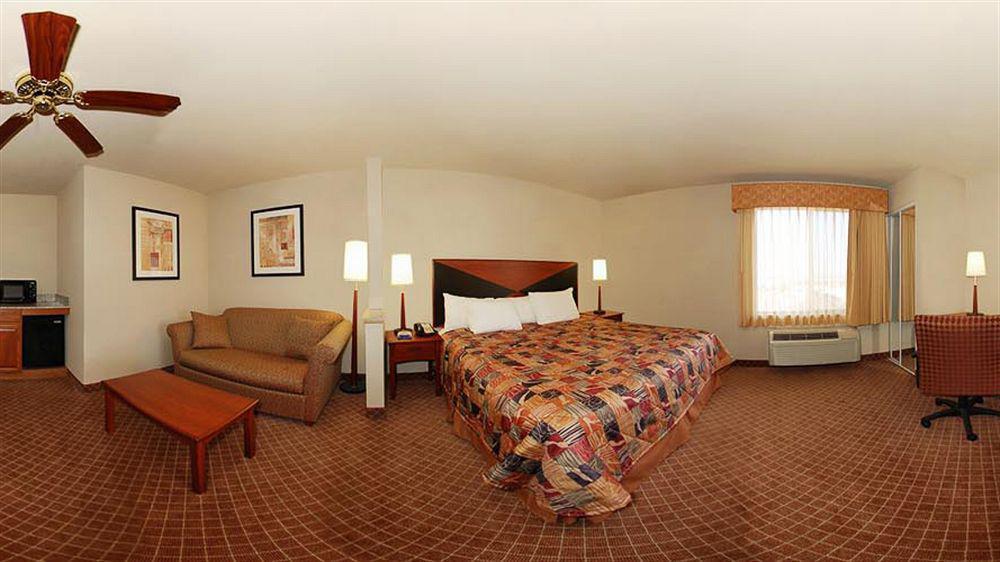 Best Western Plus Tulsa Woodland Hills Hotel And Suites Номер фото