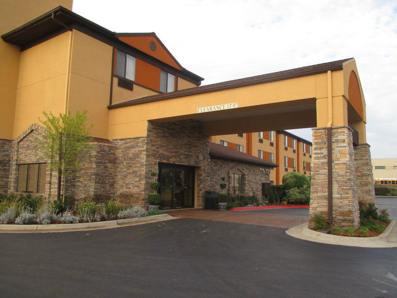 Best Western Plus Tulsa Woodland Hills Hotel And Suites Екстер'єр фото